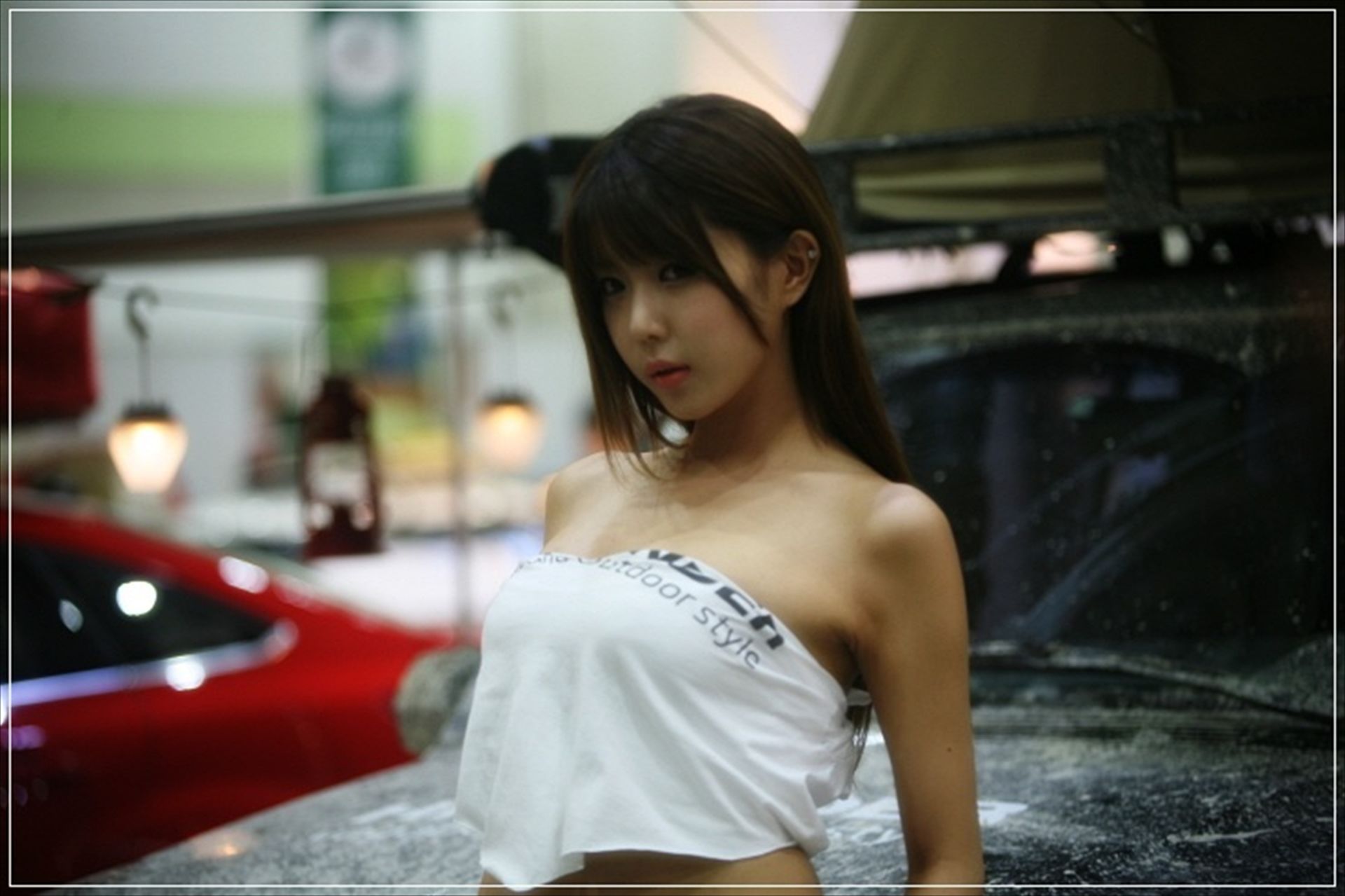 [韩国美女] 许允美 性感白衣牛仔短裤街头车展  第83张