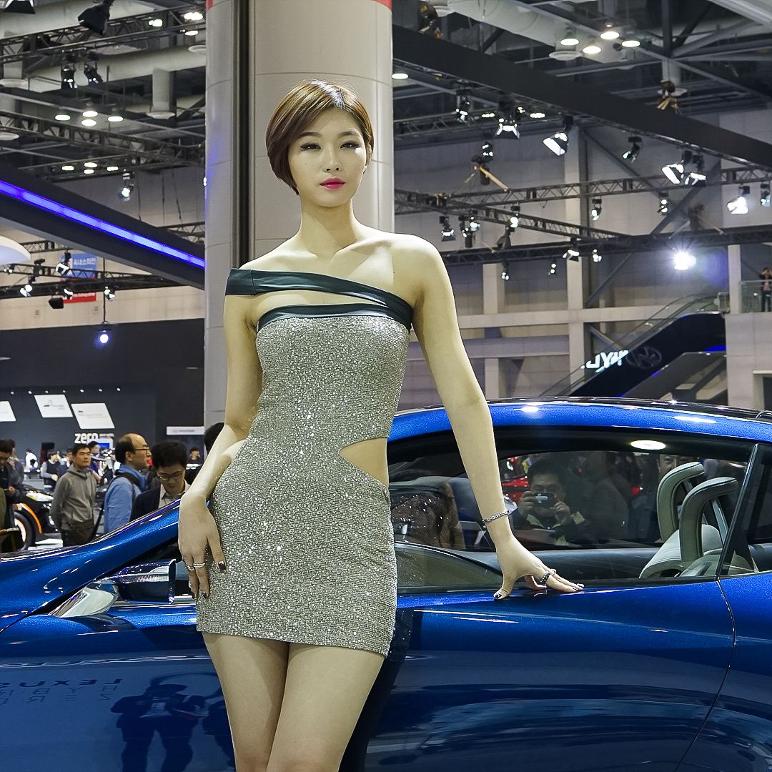韩国美女崔柳娜《车展图片》套图