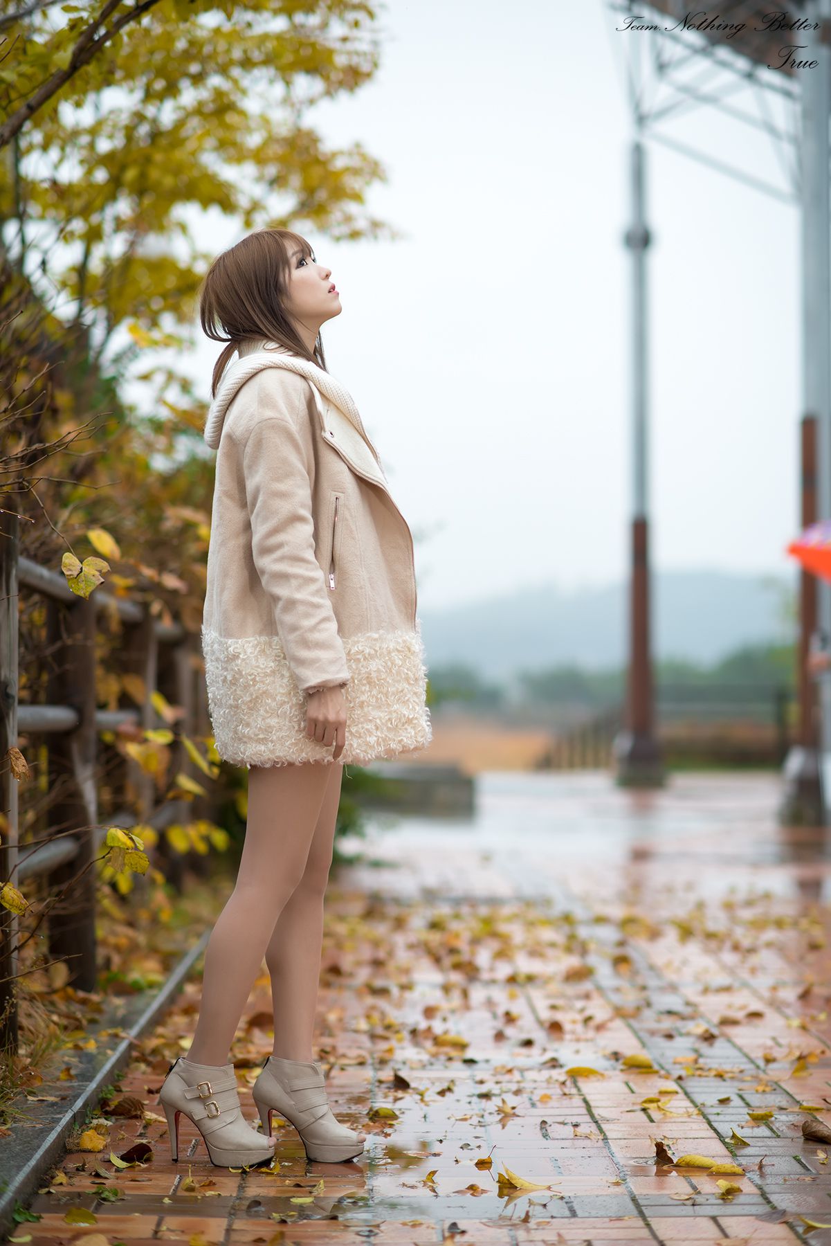 极品韩国美女李恩慧《下雨天街拍》 