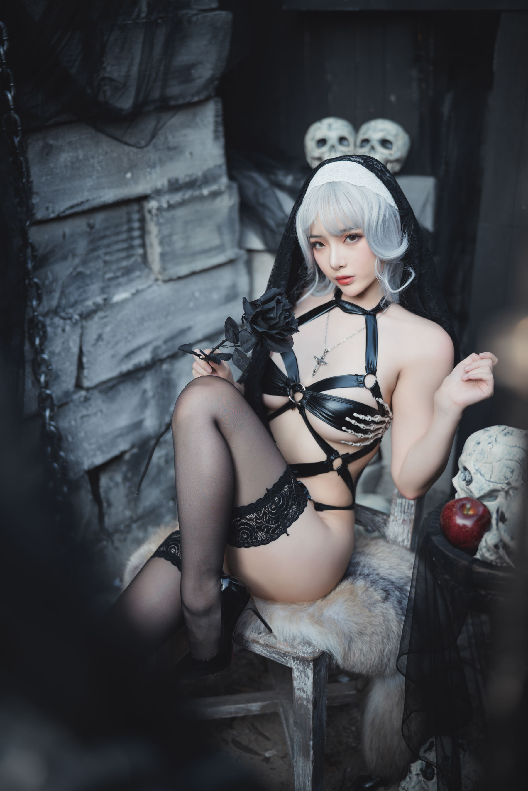 [Cosplay] 动漫博主雯妹 - 暗黑修女  第6张